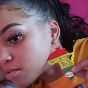 NWT African cowrie shell earrings